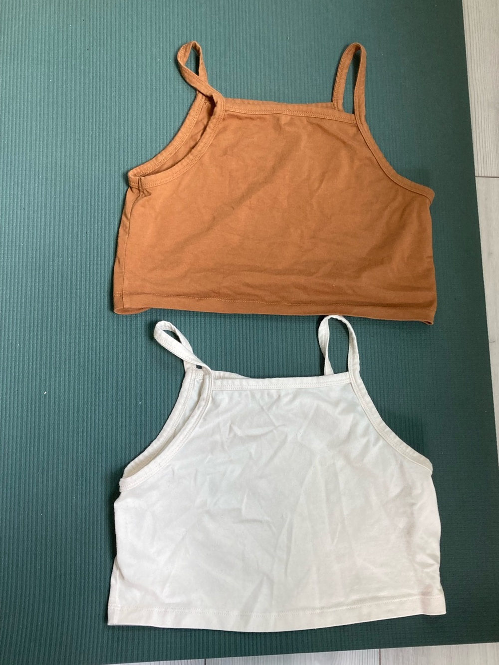 Bundle of two large Arq crops